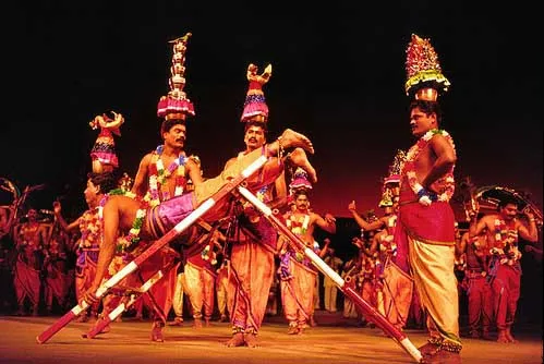 Artists karakattam